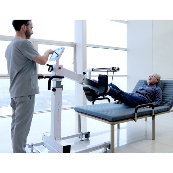 Система для активно-пассивной тренировки верхних и нижних конечностей CycleMotus-4