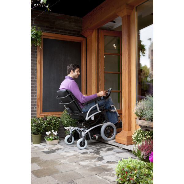 Кресло-коляска инвалидное Vermeiren Navix с передним электроприводом-10