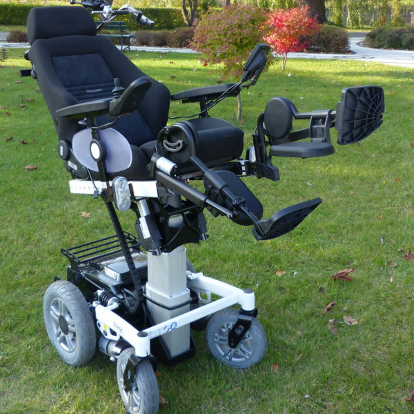 Инвалидная кресло-коляска с электроприводом MEYRA iChair MC3-12