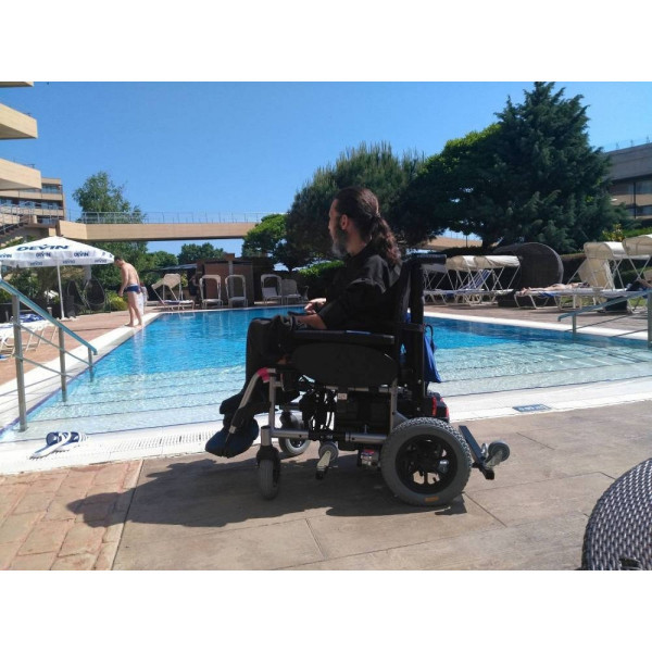 Инвалидная кресло-коляска с электроприводом MEYRA CLOU с общей шириной 59 см-7