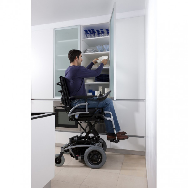 Кресло-коляска инвалидное с передним электроприводом Vermeiren Navix Lift-2